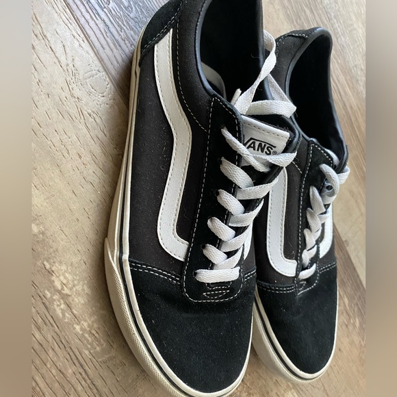 Women’s size 9 Vans - Picture 2 of 2